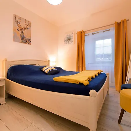 Les Hirondelles Holiday home *