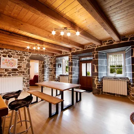 Les Hirondelles Holiday home *